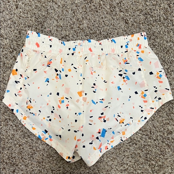 Fabletics White Confetti Patterned Athletic Shorts - Picture 2 of 3